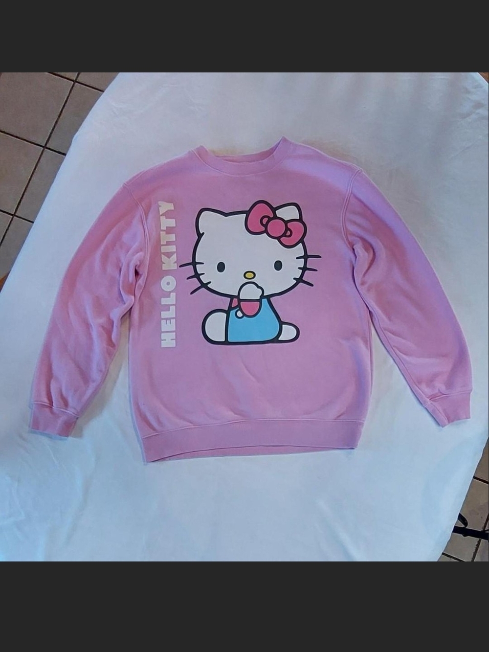 Hello Kitty SZ S Women's Pink Crewneck Sweatshirt Excellent condition
